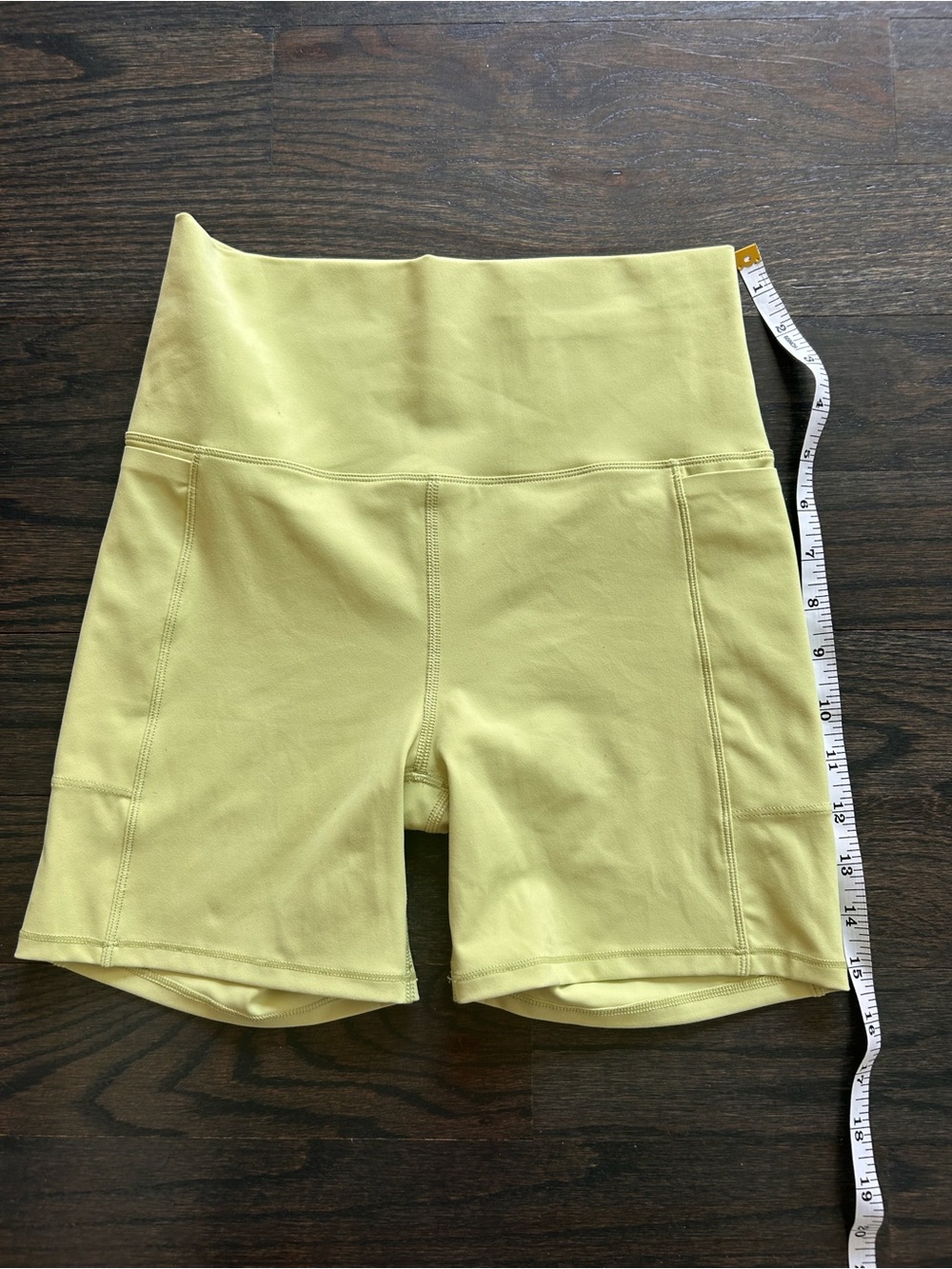 Vuori All the Form High-Waist Women’s Active Shorts with Pockets - Picture 3 of 3
